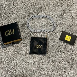 Iced out GLD Cuban Link Chain (necklace)